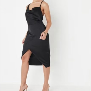 Black express dress with slit‎ on side